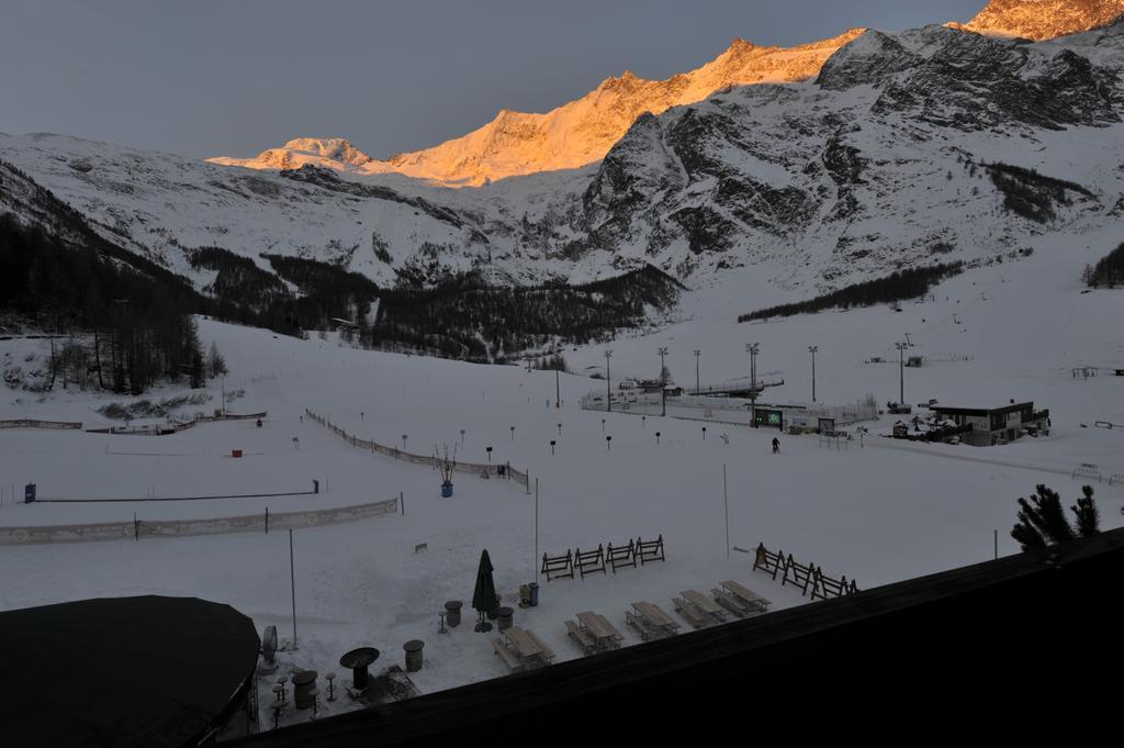 Hotel The Larix Ski-In Ski-Out Saas Fee Extérieur photo