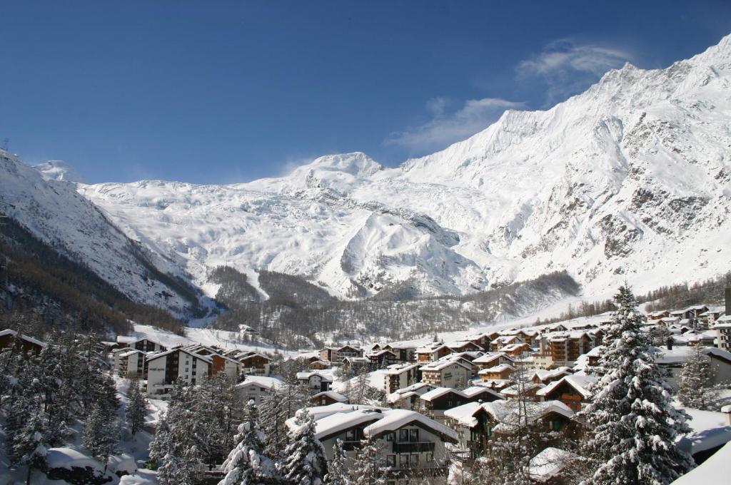 Hotel The Larix Ski-In Ski-Out Saas Fee Extérieur photo