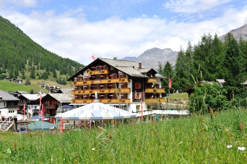 Hotel The Larix Ski-In Ski-Out Saas Fee Extérieur photo